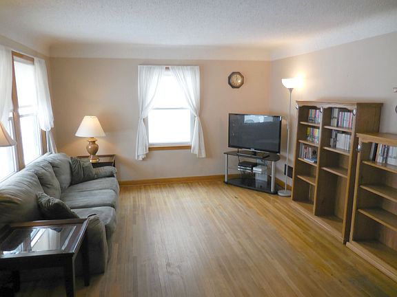 4th image of 805 4th Ave S