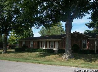301 Kinnaird Ln, Douglass Hills, KY 40243