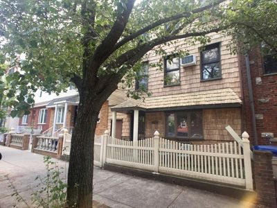 110 Conselyea St, Brooklyn, NY, 11211