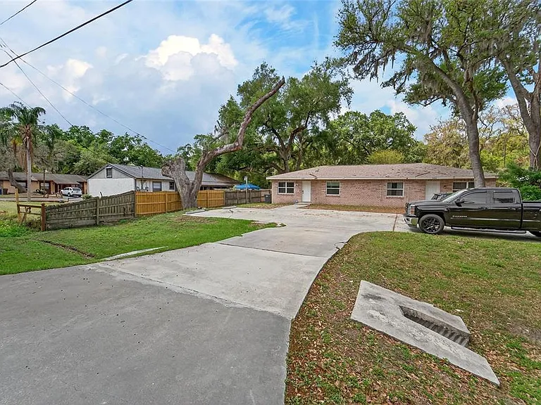 5502 Peach Ave — Photo 11