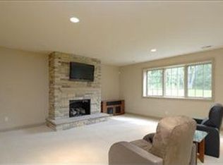 2893 Woodgate Ln, Kalamazoo, MI 49008