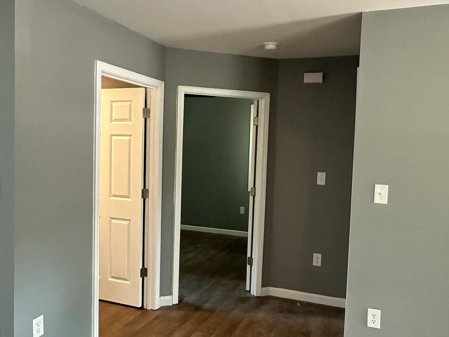 1186 Thorne Ave — Photo 2