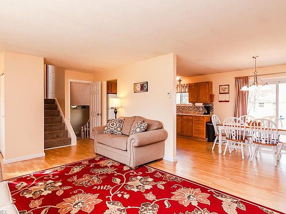 3rd image of 28392 Spruce Dr