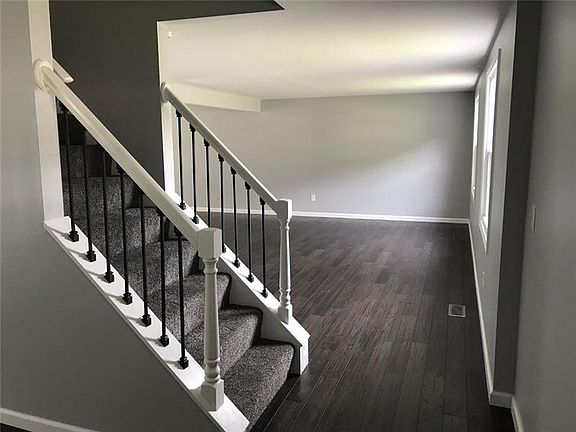 3rd image of 108 Lingay Dr