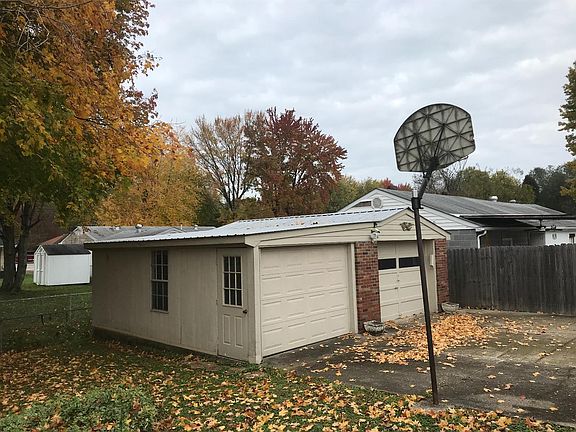 3rd image of 10810 Jacqueline Way