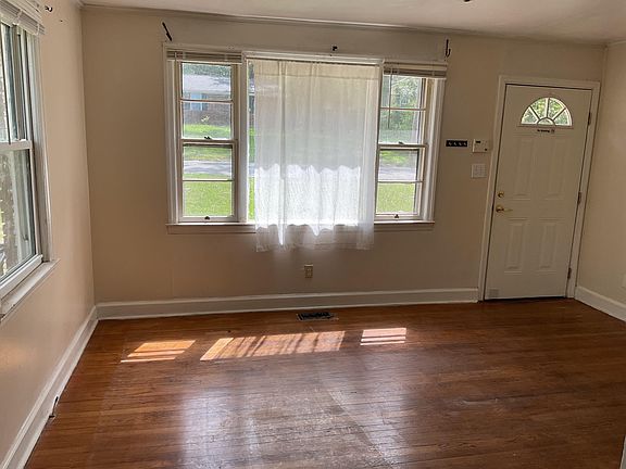 2nd image of 3631 Lake Shore Dr