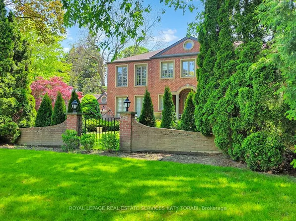 21 Forest Heights Blvd, Toronto, ON M2L 2K4