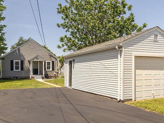 3rd image of 816 N Pierce Ave