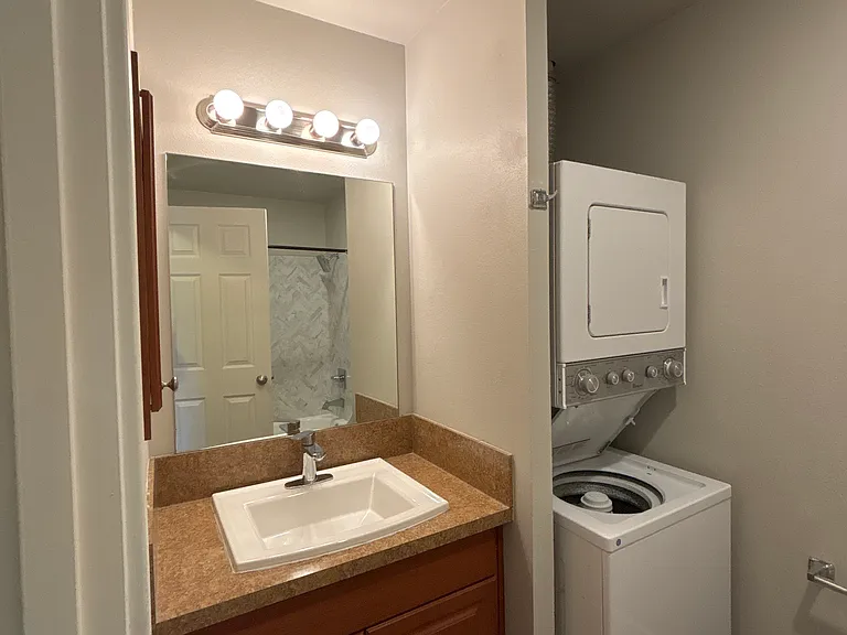 6410 8th Ave NE #402 — Photo 7
