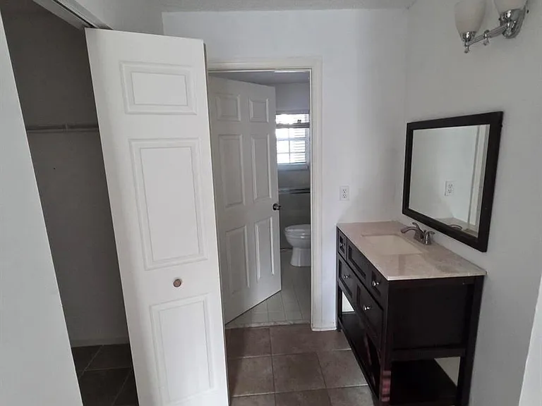 7093 Middlebury Dr — Photo 11