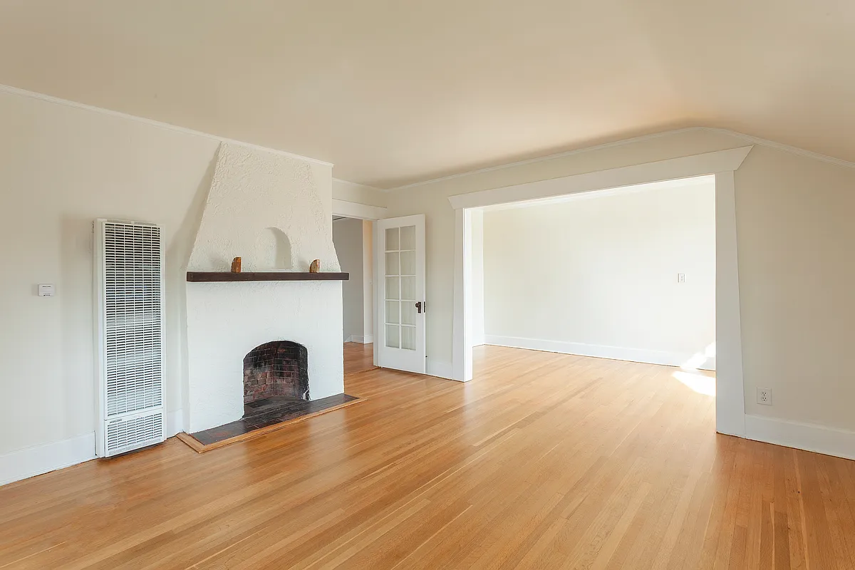 Building Photo - 725 Poli St #C