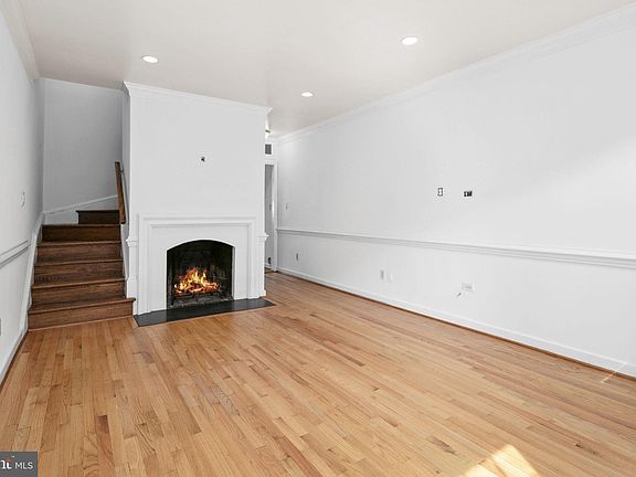 5th image of 653 S Columbus St