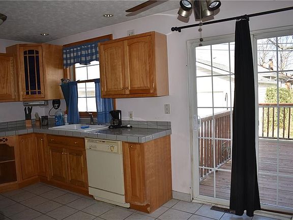 4th image of 625 E 240th St