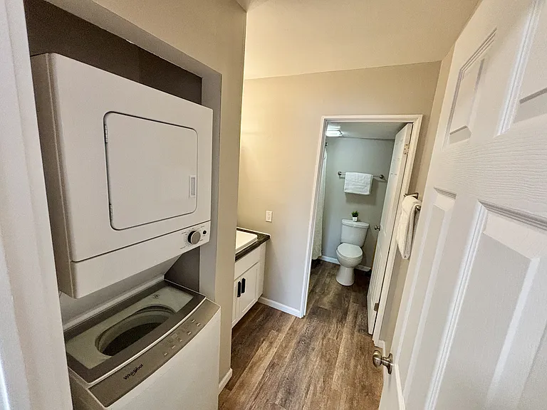 Town's Edge Apartments — Photo 75