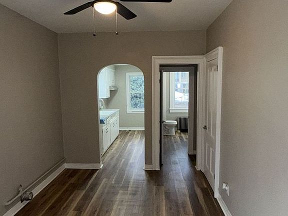 5th image of 240 S Welles St #2
