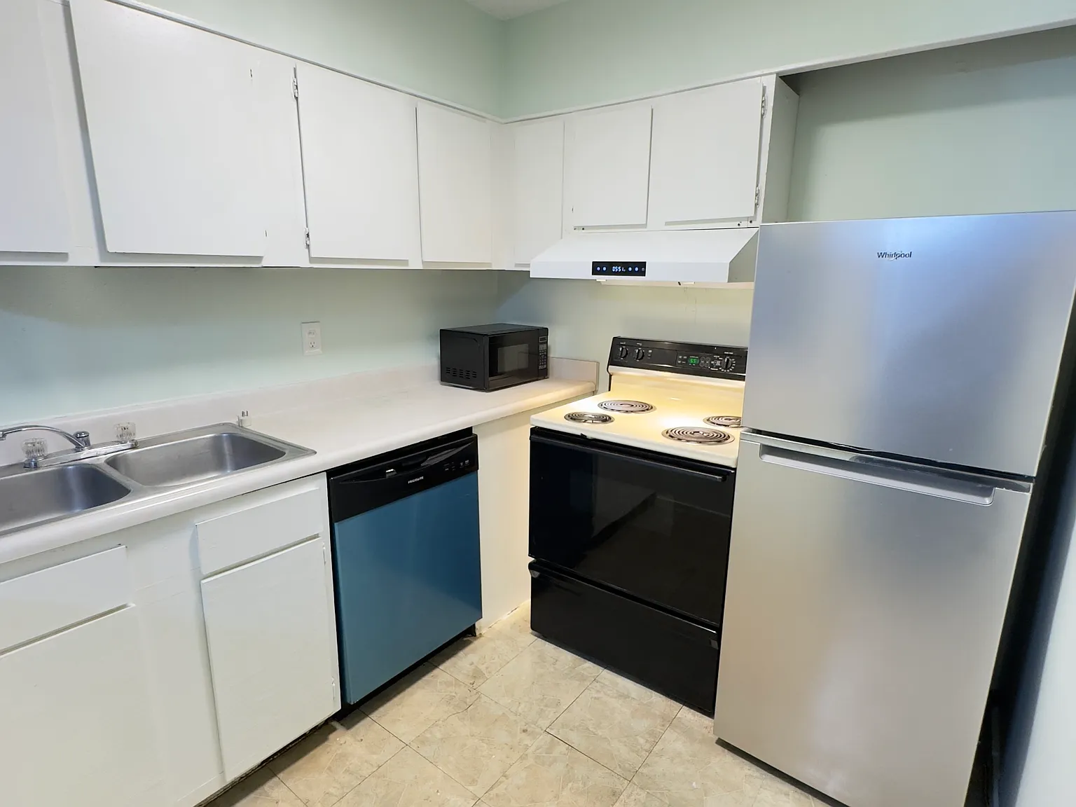 6519 W Newberry Rd — Photo 4
