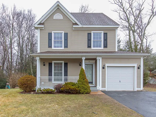 17 Village Sq, Collinsville, CT 06019