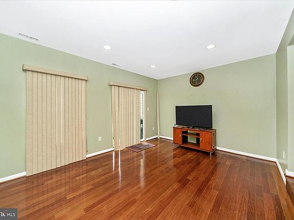 5th image of 658 Mount Lubentia Ct E