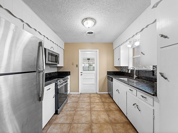5th image of 1119 Warbler Dr