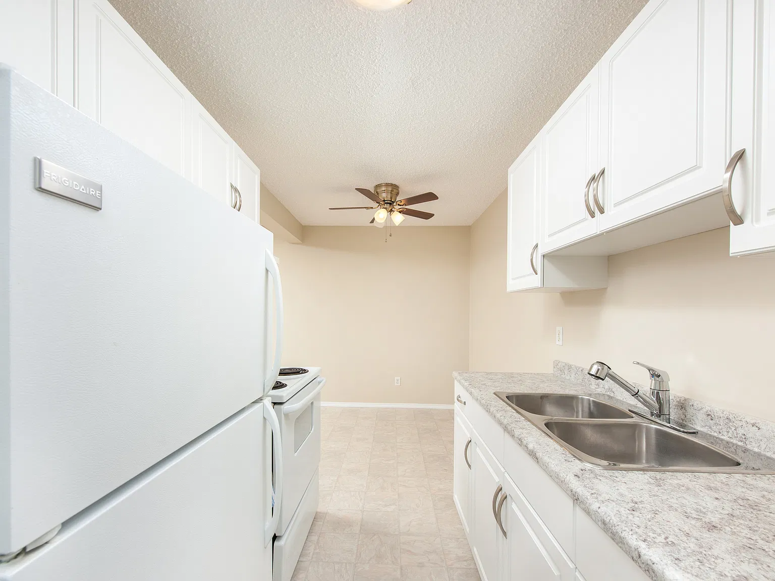 Fernwood Apartments — Photo 2