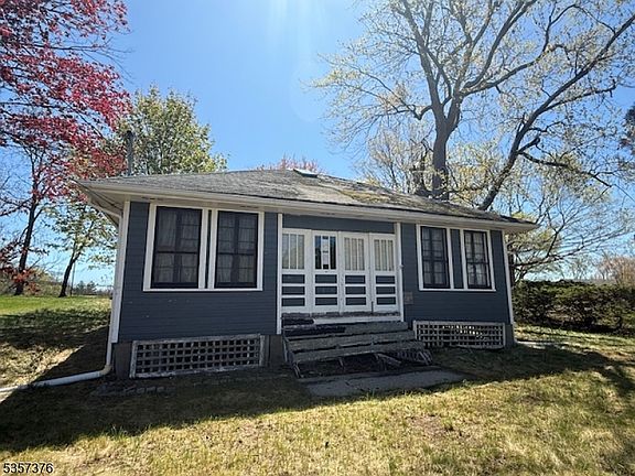 3rd image of 127 E Shore Culver Rd