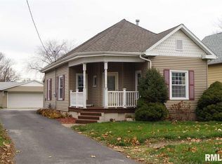 891 E Chestnut St, Canton, IL 61520