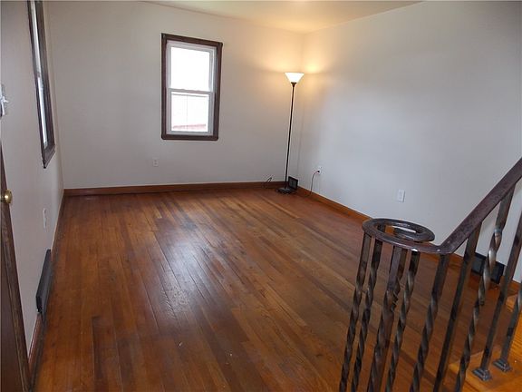 5th image of 2654 Lenz Ave