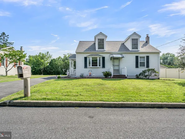 50 Peach Ave, Hershey, PA 17033