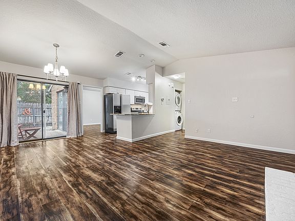 2nd image of 2201 Maplewood Trl