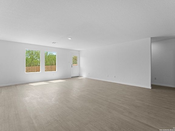 4th image of 145 Autumn Trail