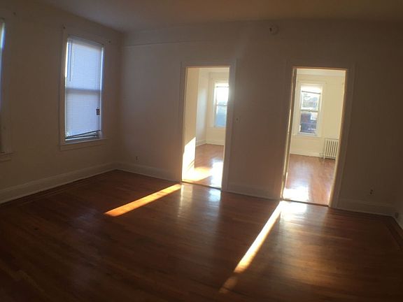 4th image of 4723 47th St APT 3R