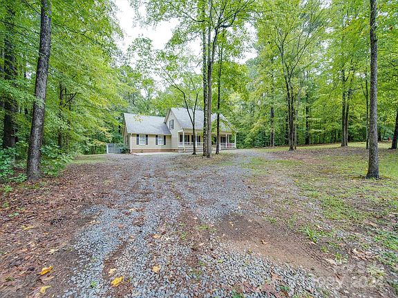 4th image of 139 Highland Woods Dr