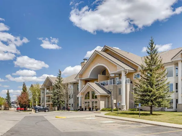728 SW Country Hills Rd NW #301, Calgary, AB T3K 5K8