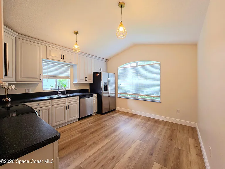 2564 Ventura Cir — Photo 7