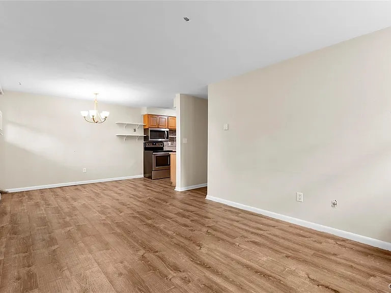 555 Village Blvd N — Photo 6