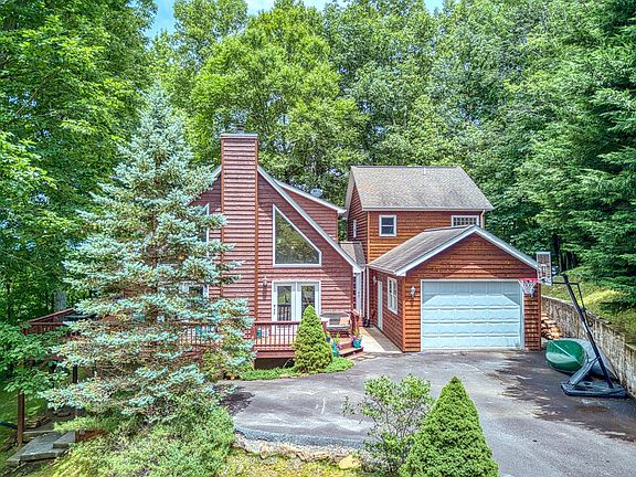 2nd image of 737 Crestmont Dr