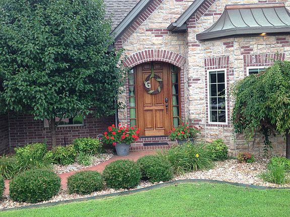 4th image of 1503 NE Greenbrier Ct