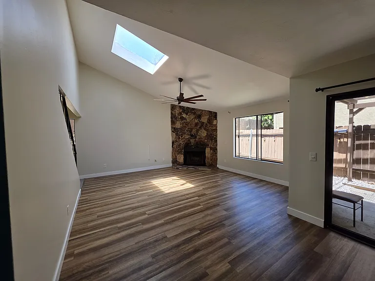 5080 Lambert Ln — Photo 2