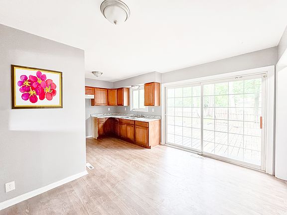 5th image of 3116 Maywood Dr