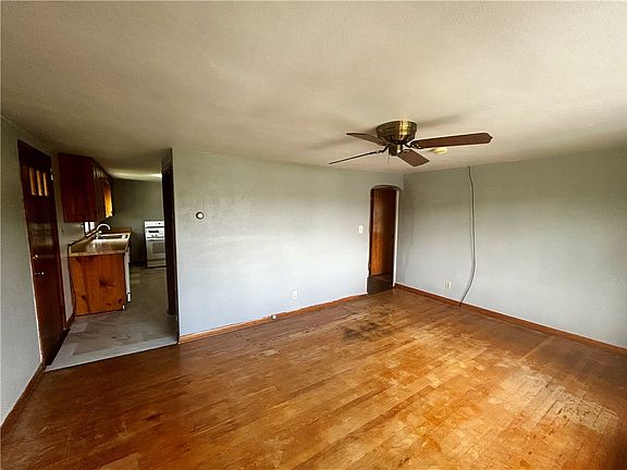 4th image of 302 Orchard Ave