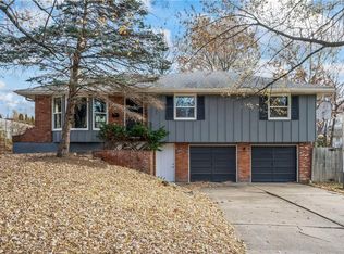 3721 Queen Ridge Dr, Independence, MO 64055