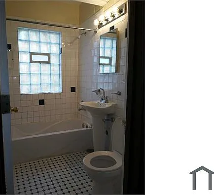 2428 Benderwirt Ave #3W — Photo 6