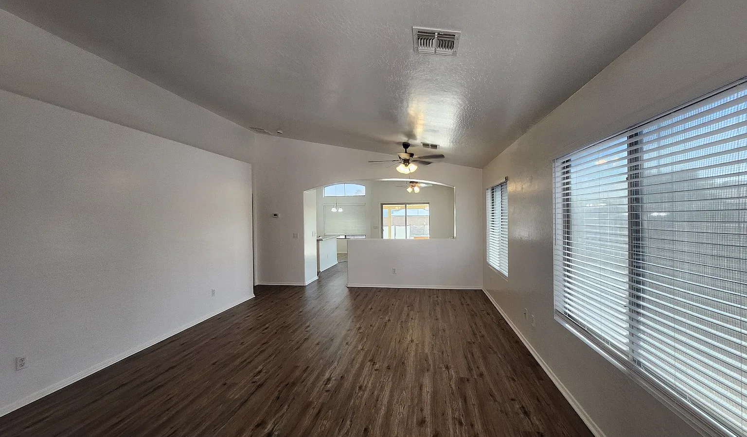 3 bed, 1599 sqft, $2,150 — Photo 4