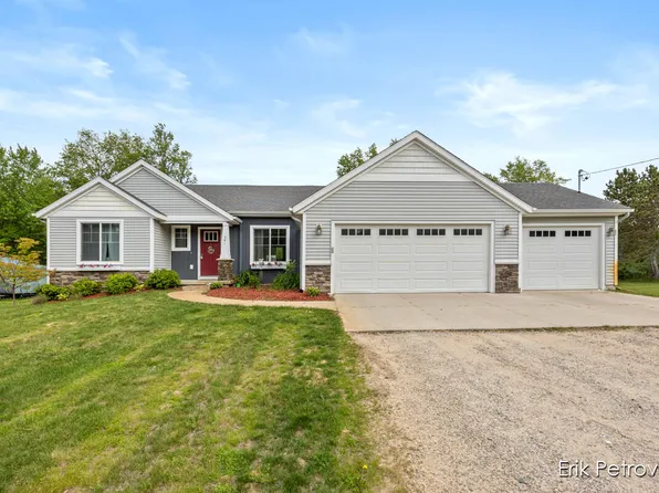 581 Cumings Ct NW, Sparta, MI 49345