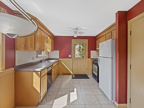 3rd image of 311 N Quincy St