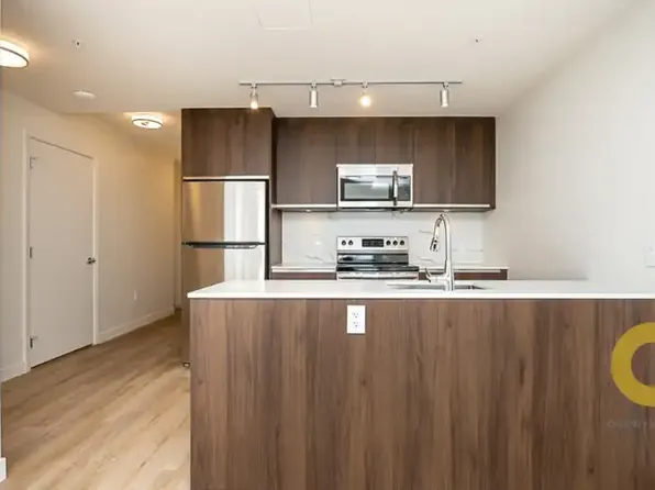 6137 Cambie St #501, Vancouver, BC V5Z 3B2
