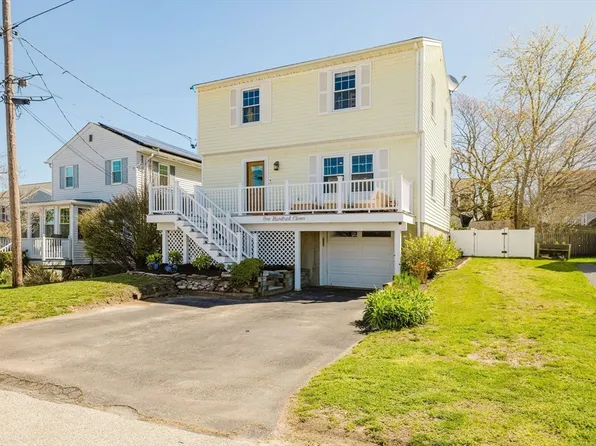 111 Foxboro Ave, Portsmouth, RI 02871