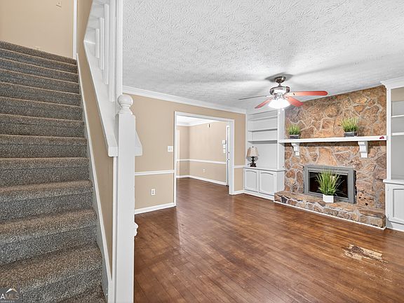 3rd image of 262 Harmony Grove Rd