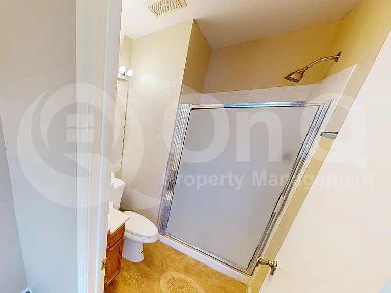 1970 N Hartford St #5 — Photo 9