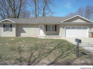 815 9th St, Pawnee, IL 62558